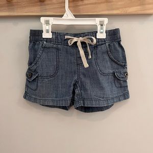 Old Navy blue lightweight jean shorts in Girls Size 8 (Big Kids)